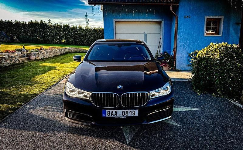 Blau Gebraucht 2018 BMW 730 Limousine | 21.500 € (Guter Preis) - Bild 1/4