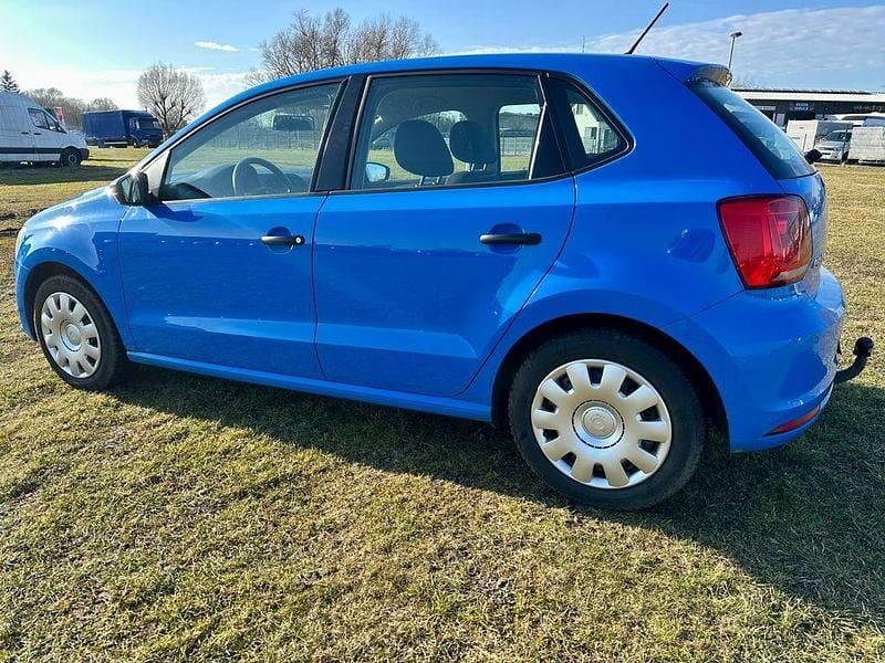 Gebraucht VW Polo Trendline 75 PS (55 kW) 2015 Blau Limousine