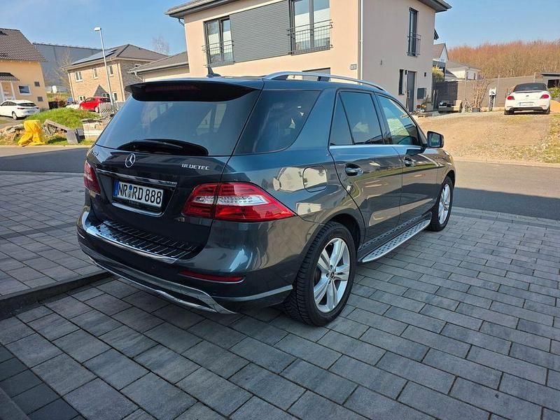 Gebraucht Mercedes ML350 258 PS (189 kW) 2013 Grau SUV