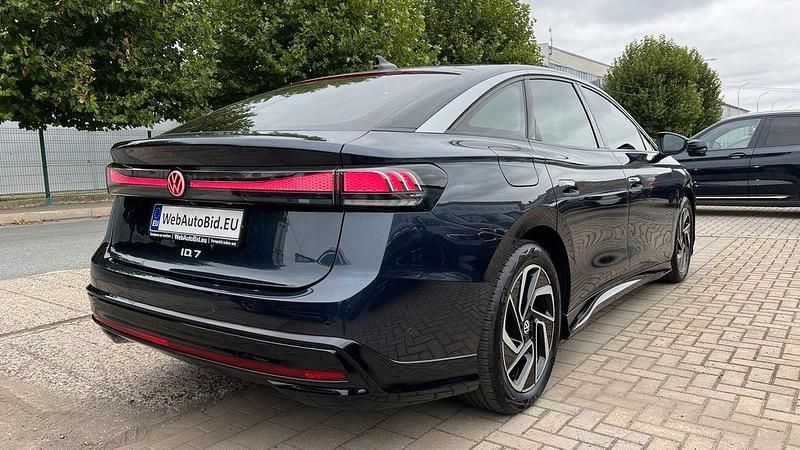 Gebraucht VW ID.7 Pro 150 kW (204 PS) 2024 Blau Limousine