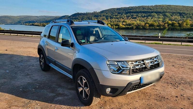 Silber Gebraucht 2017 Dacia Duster Prestige SUV | 12.000 € (Etwas zu teuer) - Bild 1/4