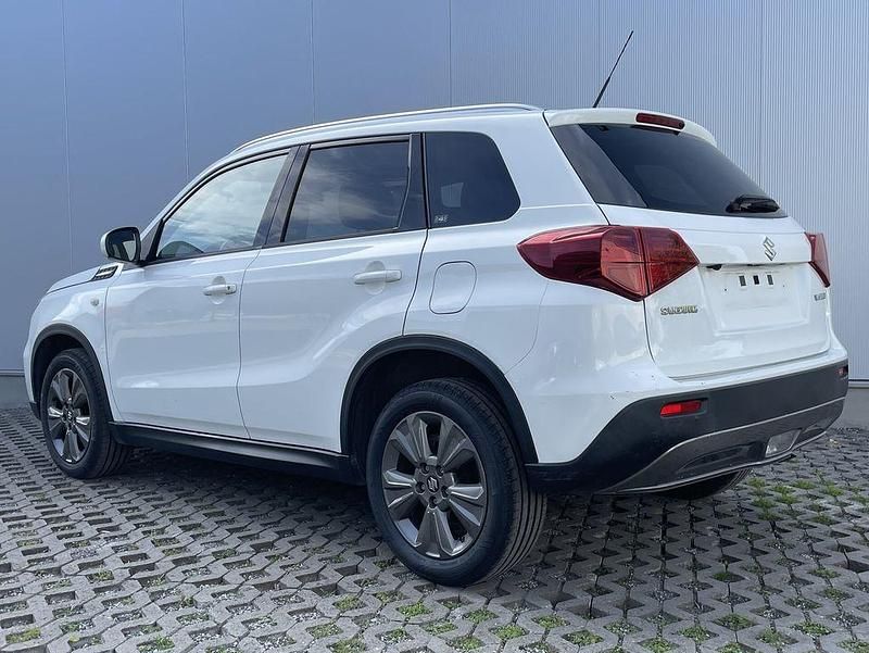 Second-hand Suzuki Vitara 111 CP (81 kW) 2019 Alb SUV