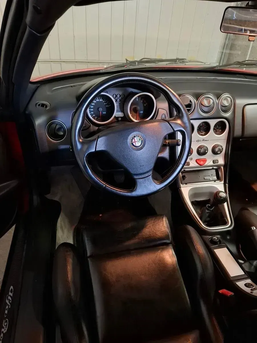 Käytetty Alfa Romeo Spider 144 HP (105 kW) 2000 Punainen Avoauto