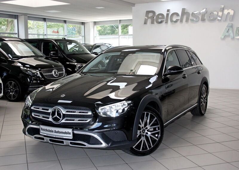 Obsidianschwarz (metallic) Gebraucht 2022 Mercedes E400 Kombi | 44.980 € (Fairer Preis) - Bild 1/4