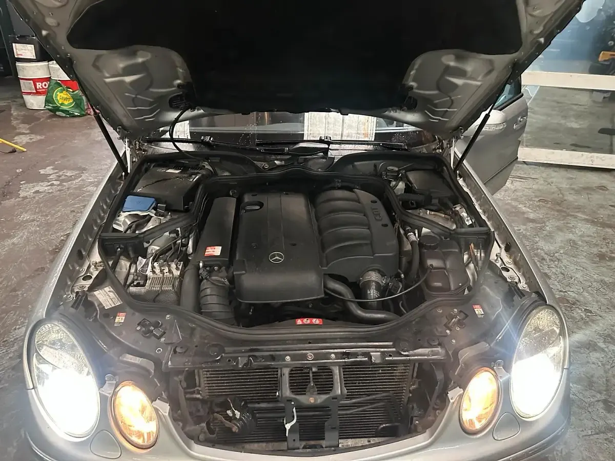 Gebraucht Mercedes E220 150 PS (110 kW) 2004 Silber Kombi