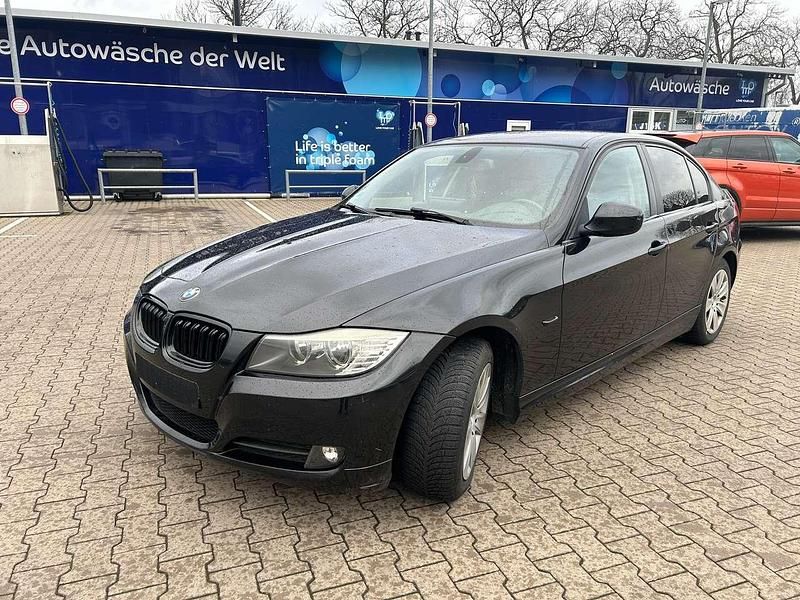Gebraucht BMW 316 116 PS (85 kW) 2010 Black sapphire metallic Limousine