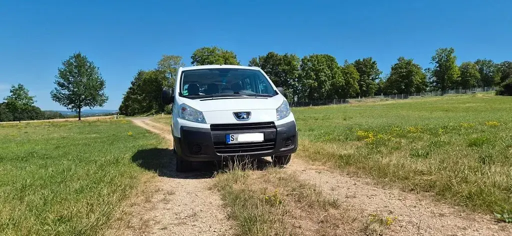 Gebraucht Peugeot TePee 128 PS (94 kW) 2011 Weiß Van / Kleinbus