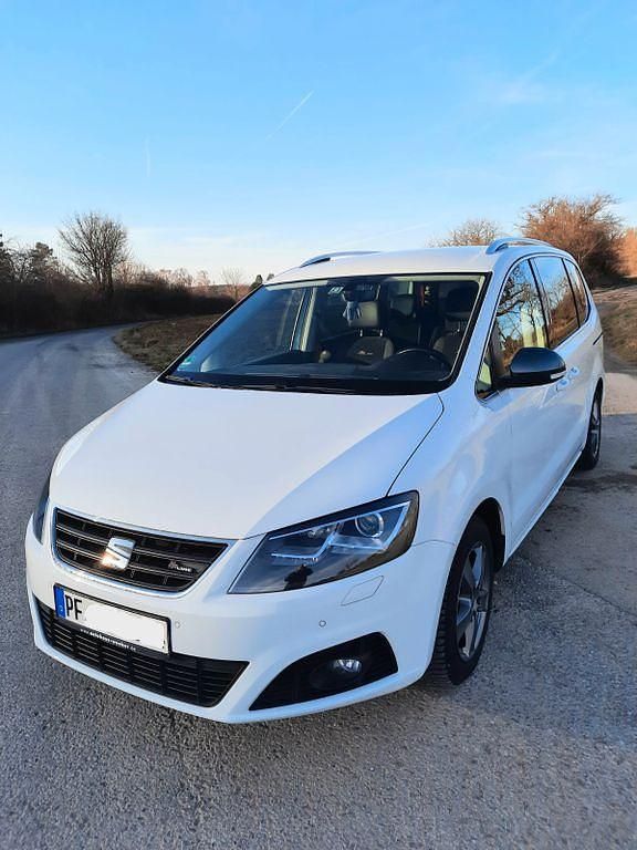 Weiß Gebraucht 2017 Seat Alhambra FR-Line Van / Kleinbus | 25.499 € (Teuer) - Bild 1/4