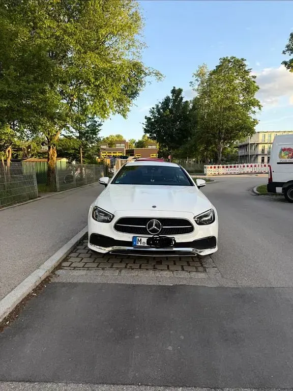 Gebraucht Mercedes E200 197 PS (144 kW) 2021 Weiß Coupé