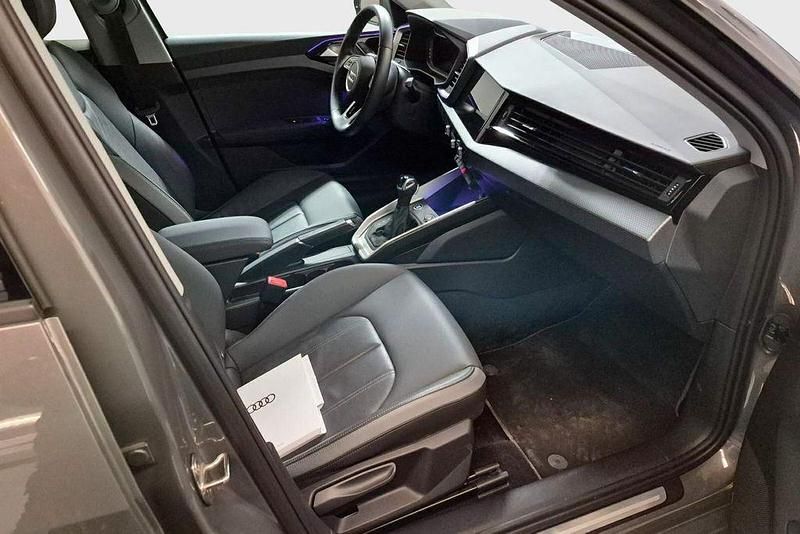 Gebraucht Audi A1 Ambiente 150 PS (110 kW) 2023 Chronosgrau metallic SUV