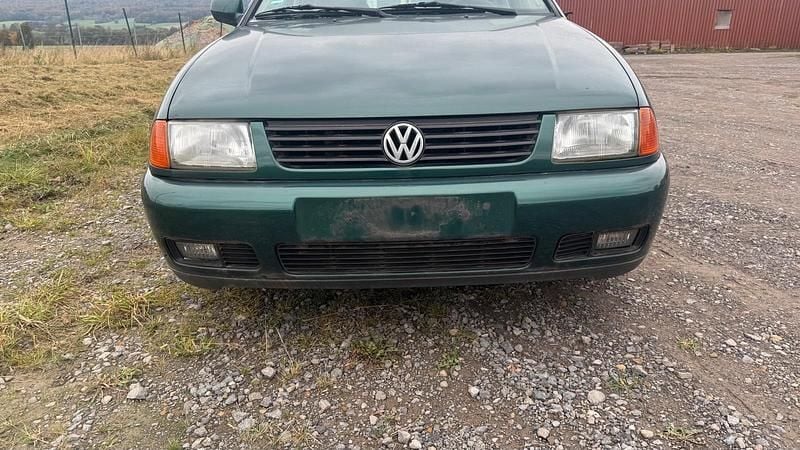 Grün Gebraucht 1997 VW Polo Classicline Limousine | 699 € (Guter Preis) - Bild 1/4
