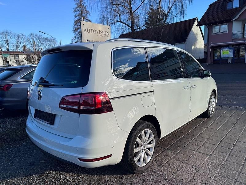 Gebraucht VW Sharan Highline 150 PS (110 kW) 2022 Weiß Van / Kleinbus
