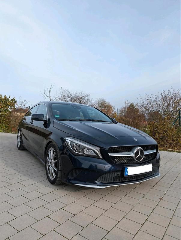 Gebraucht Mercedes CLA220 170 PS (125 kW) 2018 Blau Limousine