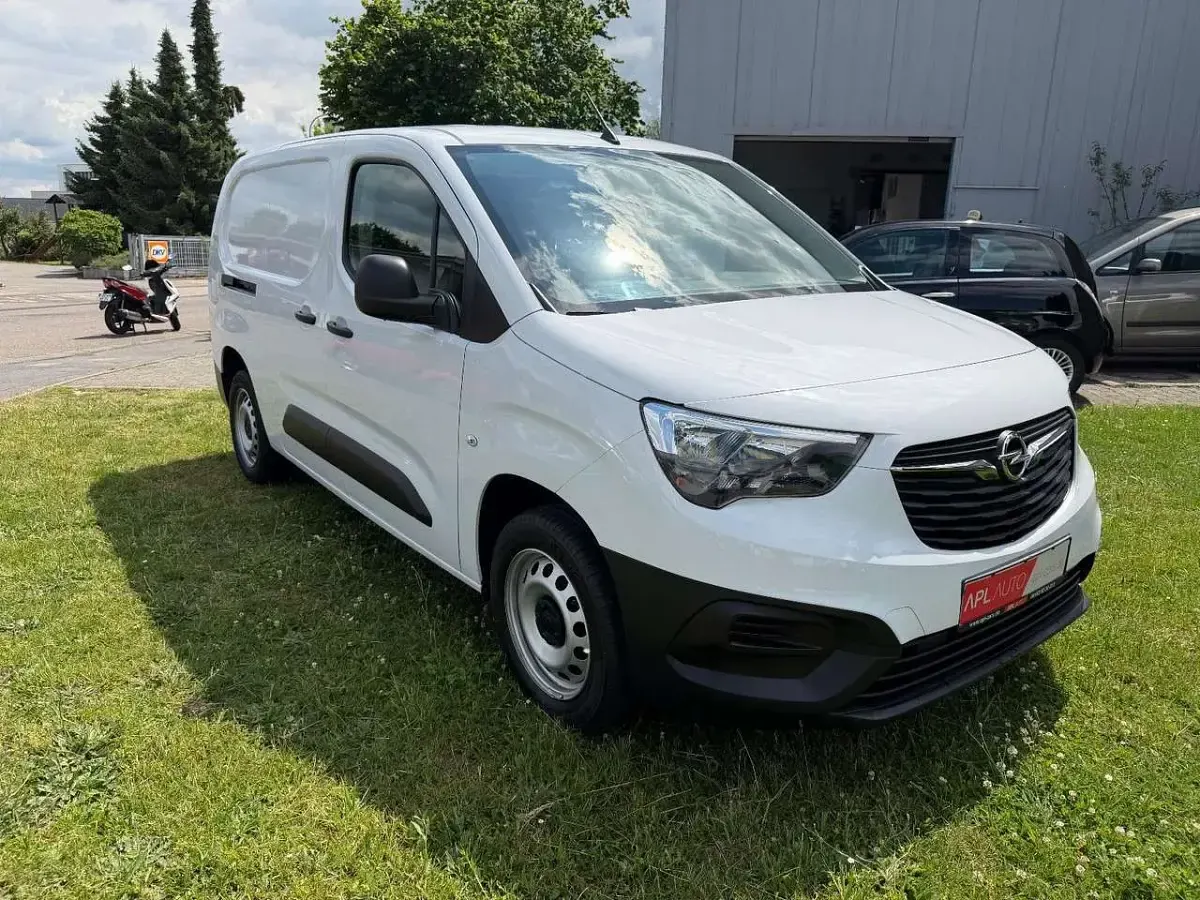 Gebraucht Opel Combo Basis 102 PS (75 kW) 2024 Weiß Van / Kleinbus