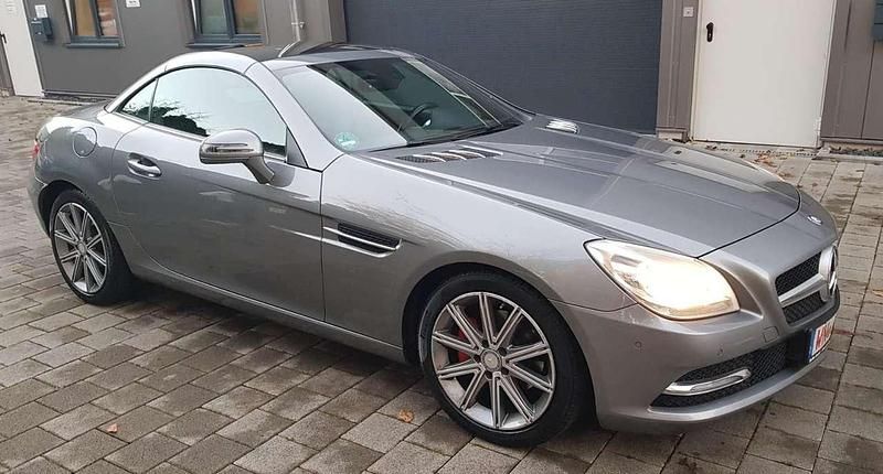 Grau Gebraucht 2012 Mercedes SLK200 Cabrio | 11.900 € - Bild 1/4