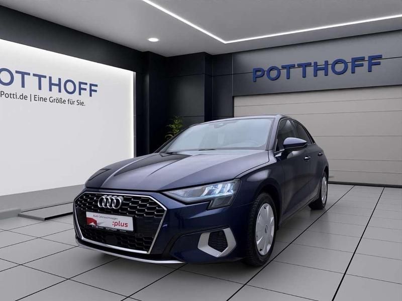 Blau Gebraucht 2024 Audi A3 Sportback Advanced Limousine | 27.950 € (Guter Preis) - Bild 1/4