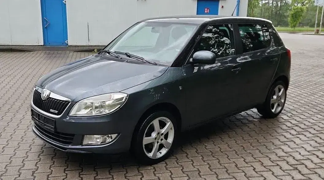 Gebraucht Skoda Fabia Ambiente 90 PS (66 kW) 2014 Andere farben Limousine