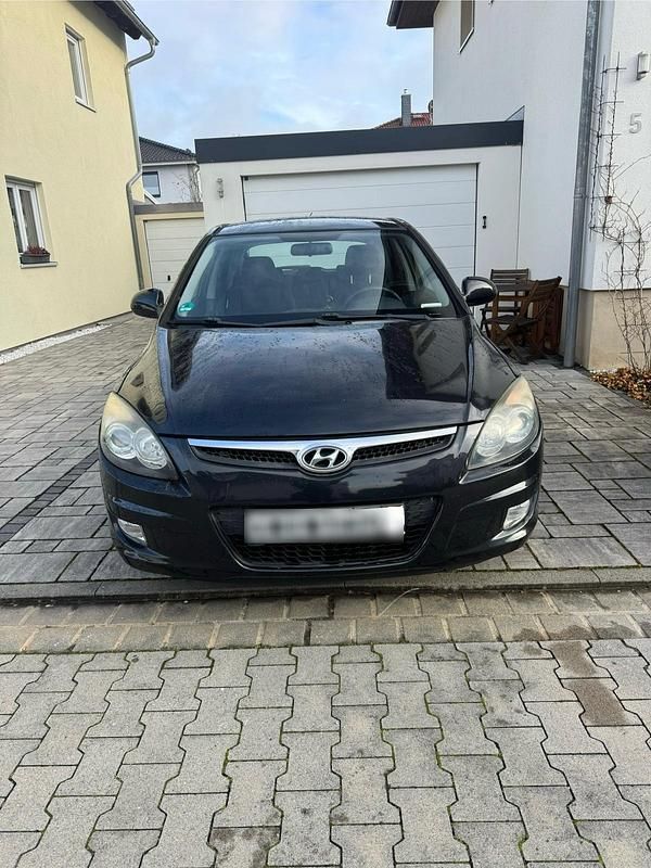 Gebraucht Hyundai i30 109 PS (80 kW) 2010 Schwarz Kleinwagen