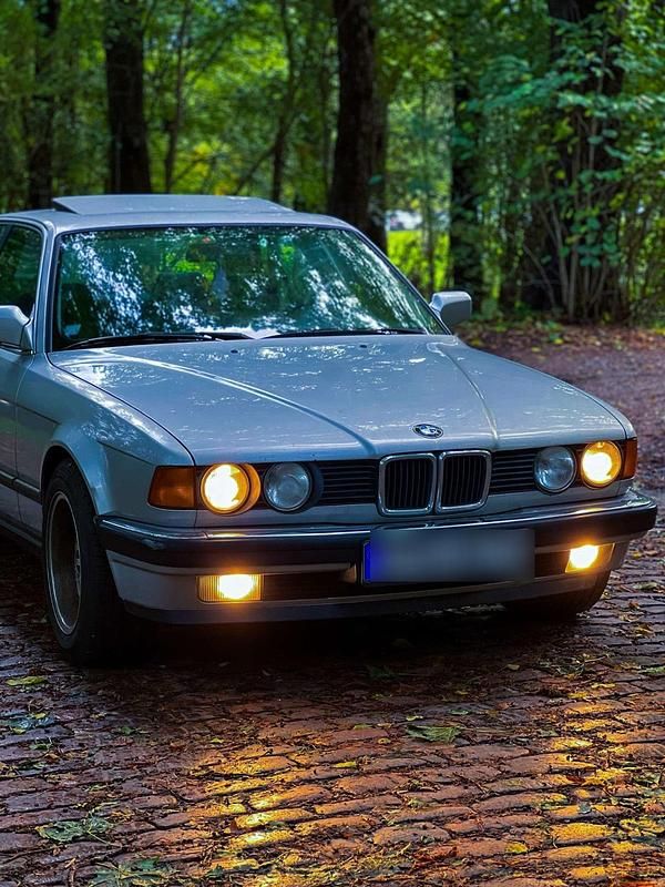 Silber Gebraucht 1990 BMW 735 Limousine | 5.550 € - Bild 1/4