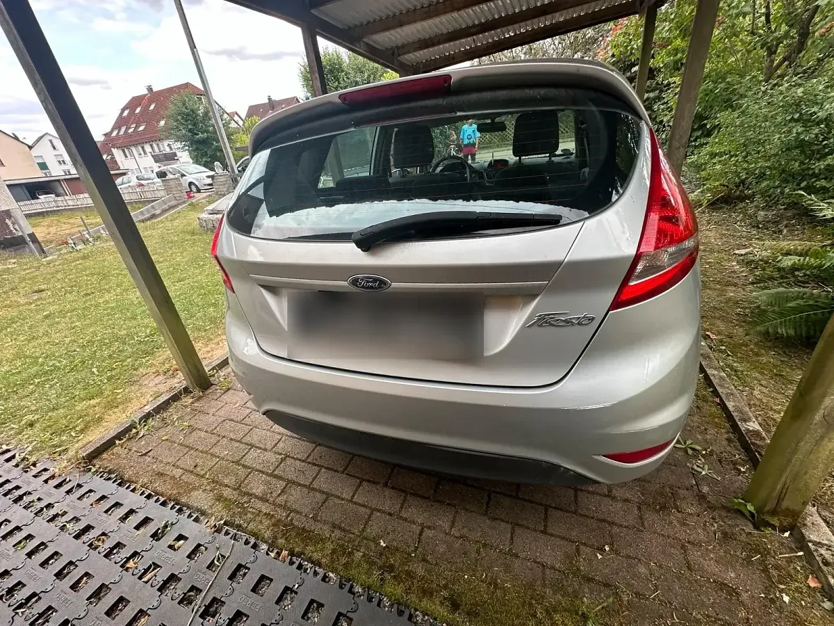 Gebraucht Ford Fiesta 82 PS (60 kW) 2009 Silber Kleinwagen