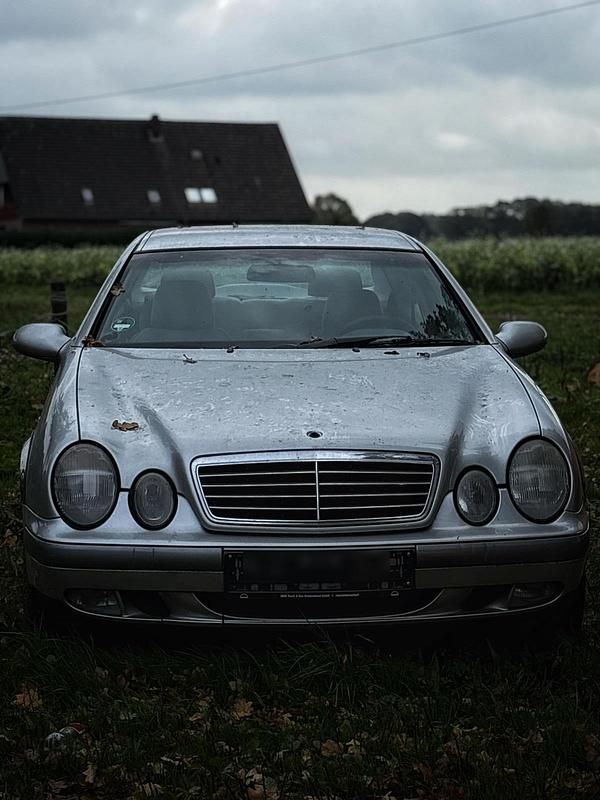 Grau Gebraucht 1999 Mercedes CLK200 Coupé | 2.650 € (Teuer) - Bild 1/4