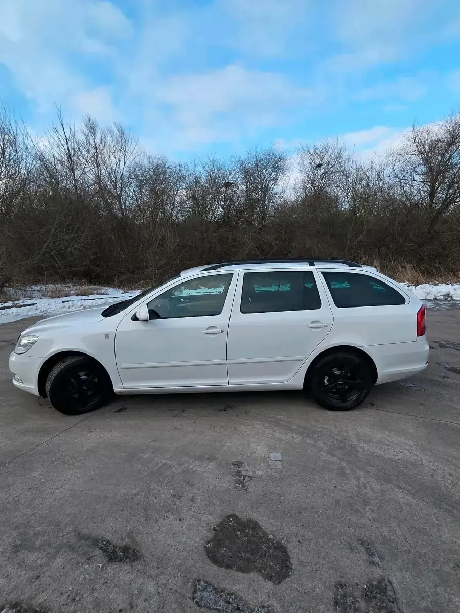 Gebraucht Skoda Octavia 105 PS (77 kW) 2012 Weiß Kombi