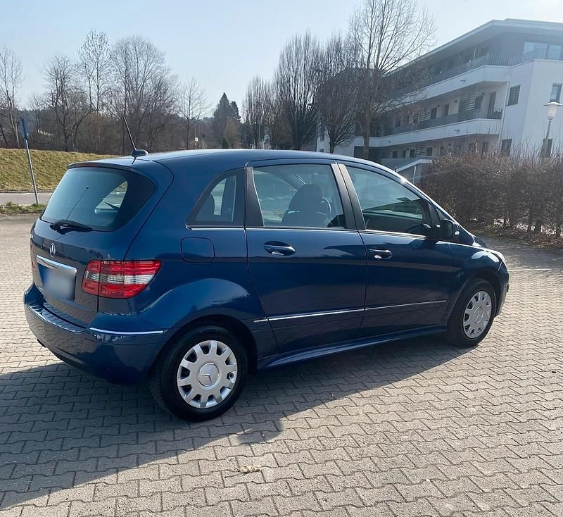 Gebraucht Mercedes B170 116 PS (85 kW) 2009 Blau Van / Kleinbus