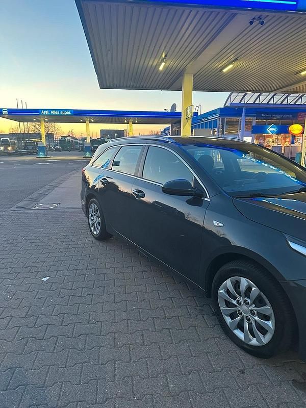 Gebraucht Kia Ceed 120 PS (88 kW) 2019 Kleinwagen