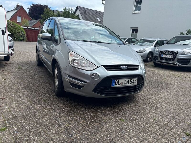 Silber Gebraucht 2014 Ford S-MAX S Van / Kleinbus | 11.000 € (Etwas zu teuer) - Bild 1/4