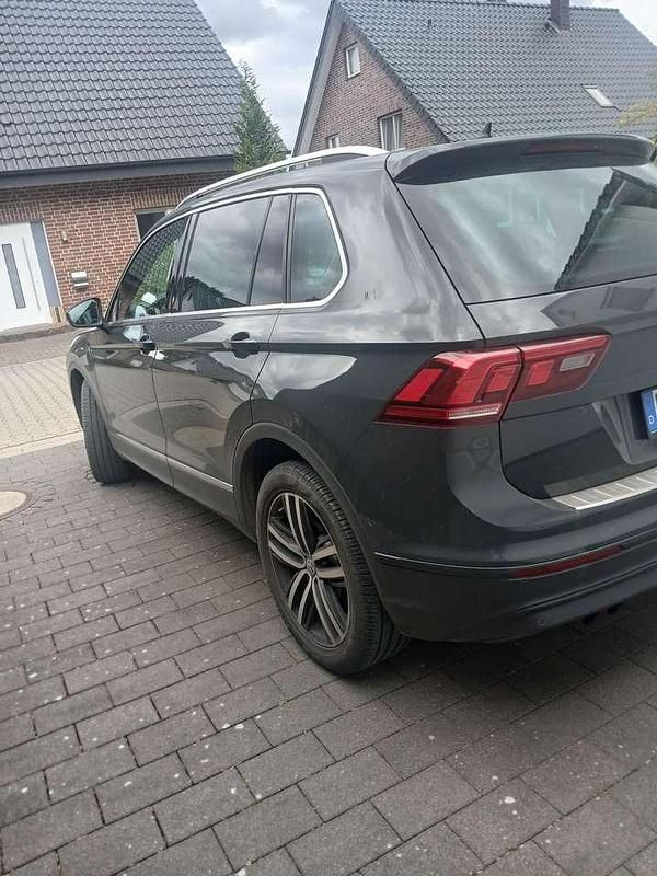 Grau Gebraucht 2018 VW Tiguan Join SUV | 17.800 € (Guter Preis) - Bild 1/4