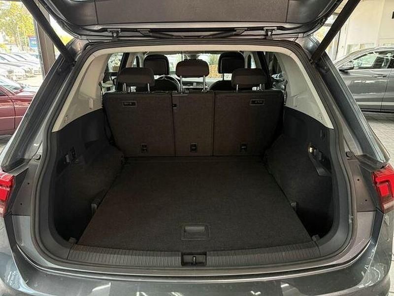 Gebraucht VW Tiguan Allspace Comfortline 150 PS (110 kW) 2018 Platinum grey metallic SUV