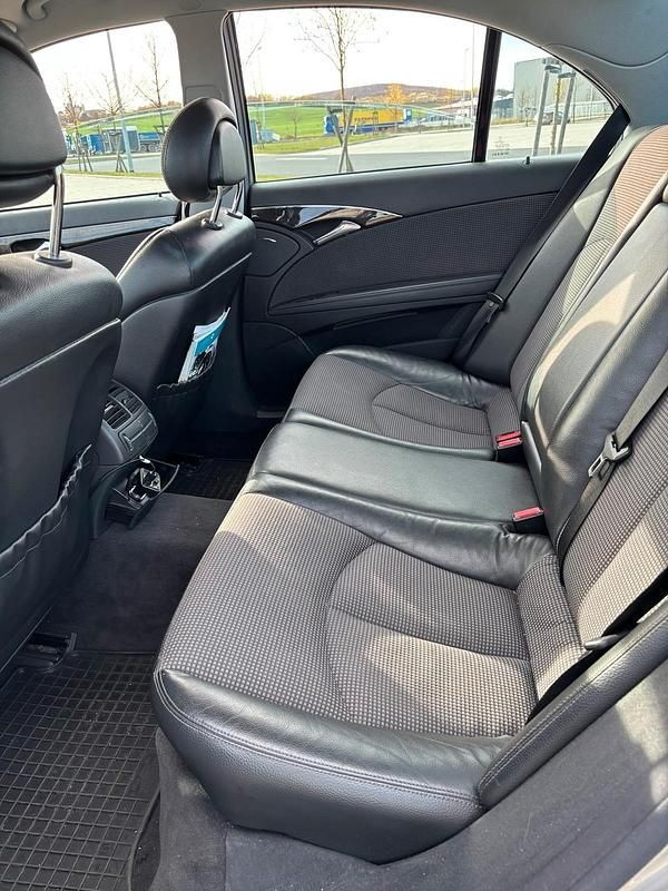 Second-hand Mercedes E220 150 CP (110 kW) 2004 Andere farben Berlinǎ