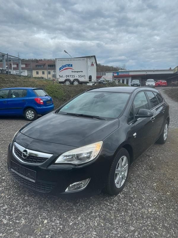 Usata Opel Astra 140 CV (102 kW) 2012 Nero Station wagon