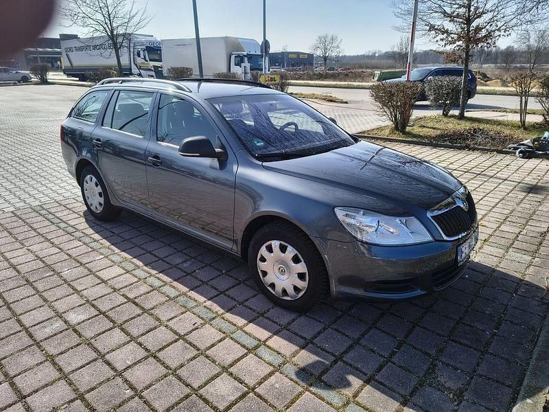 Gebraucht Skoda Octavia 122 PS (89 kW) 2011 Grau Kombi