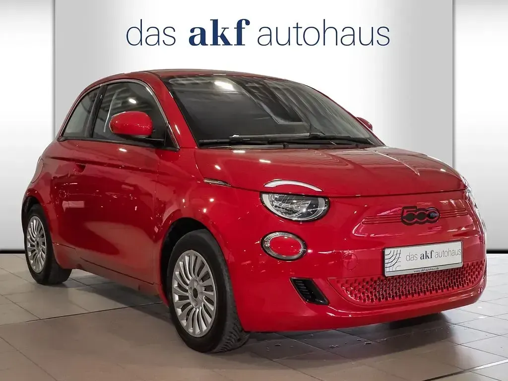 Gebraucht Fiat 500e Red 69 kW (95 PS) 2023 Colore esterno (red vr/a) Limousine