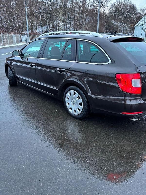 Gebraucht Skoda Superb 200 PS (147 kW) 2012 Braun Kombi
