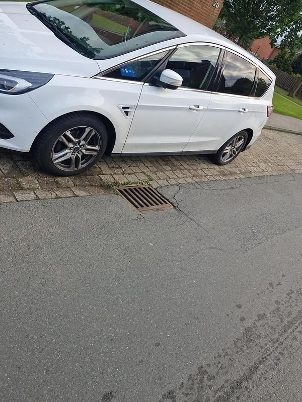 Gebraucht Ford S-MAX 179 PS (131 kW) 2017 Weiß Van / Kleinbus