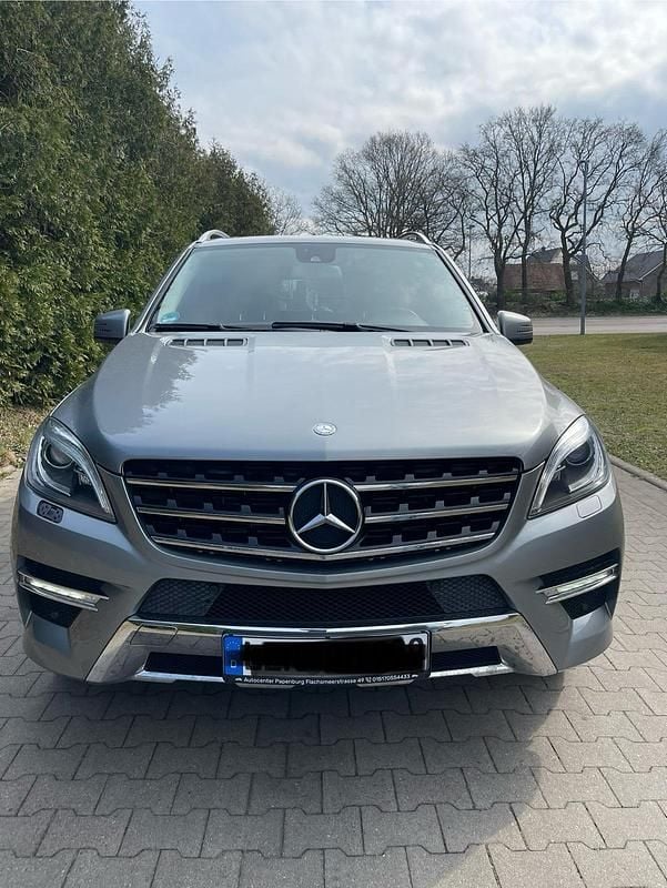 Grau Gebraucht 2015 Mercedes ML350 AMG line SUV | 23.500 € (Superpreis) - Bild 1/4