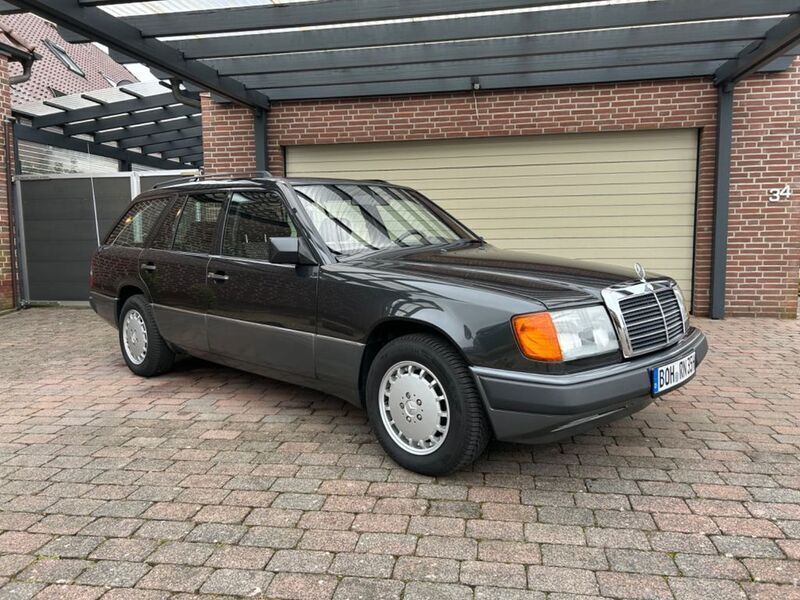 Schwarz Gebraucht 1991 Mercedes E300 Kombi | 12.700 € - Bild 1/4