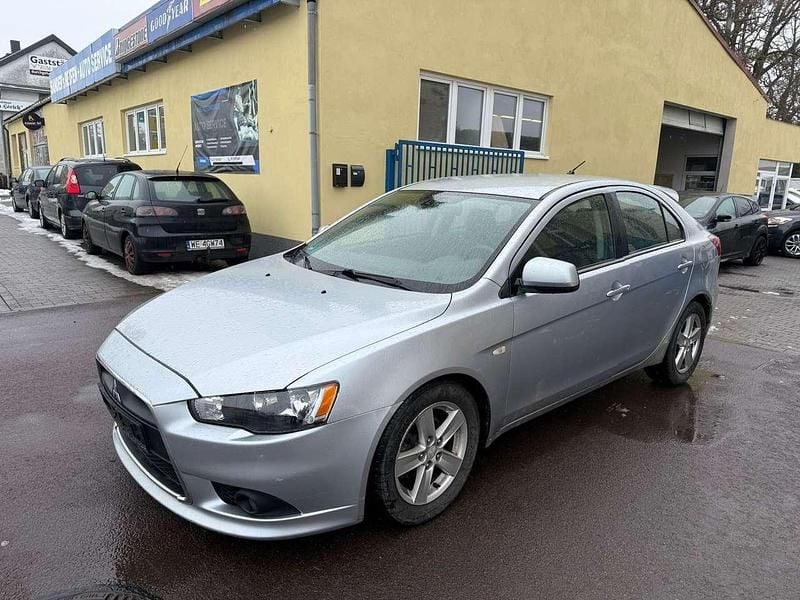 Coolsilber (m) Gebraucht 2010 Mitsubishi Lancer Invite Kleinwagen | 990 € (Superpreis) - Bild 1/4