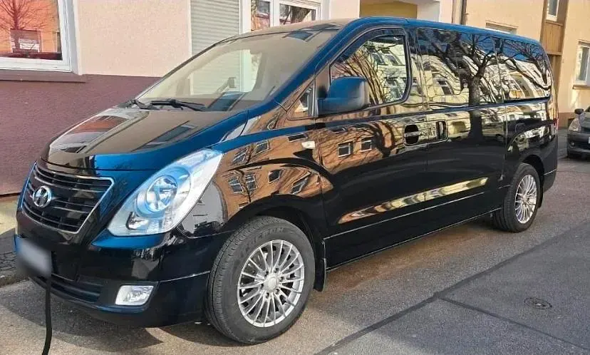 Gebraucht Hyundai H-1 170 PS (125 kW) 2013 Schwarz Van / Kleinbus