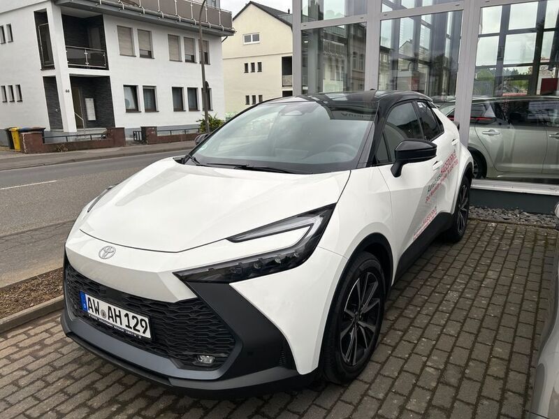 Weiß Neu 2024 Toyota C-HR Edition SUV | 39.970 € (Etwas zu teuer) - Bild 1/3
