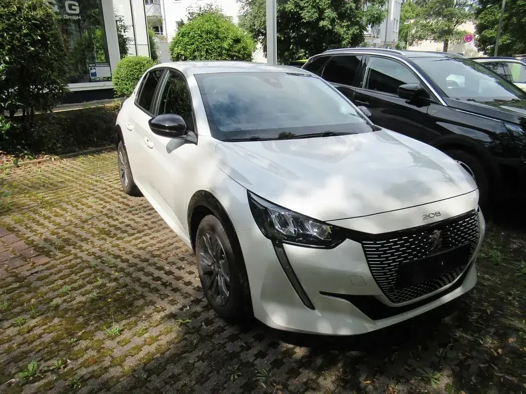 Gebraucht Peugeot e-208 Active 100 kW (136 PS) 2022 Weiß Kleinwagen