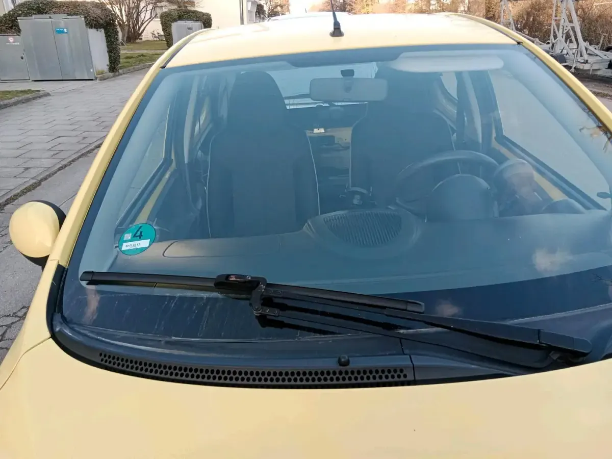 Gebraucht Peugeot 107 69 PS (50 kW) 2012 Gelb Kleinwagen