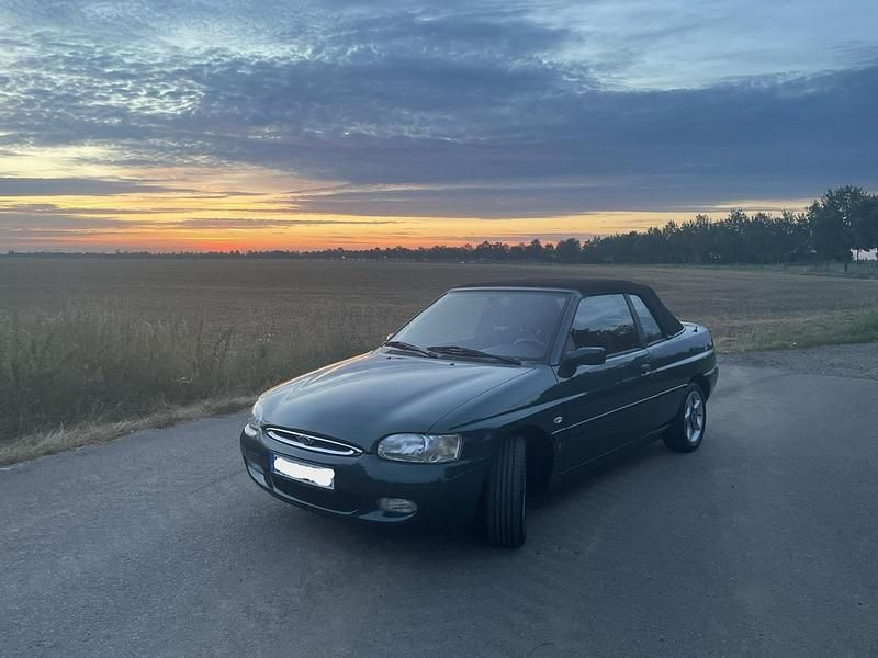 Gebraucht Ford Escort Cabriolet Ghia 90 PS (66 kW) 1997 Grün Cabrio