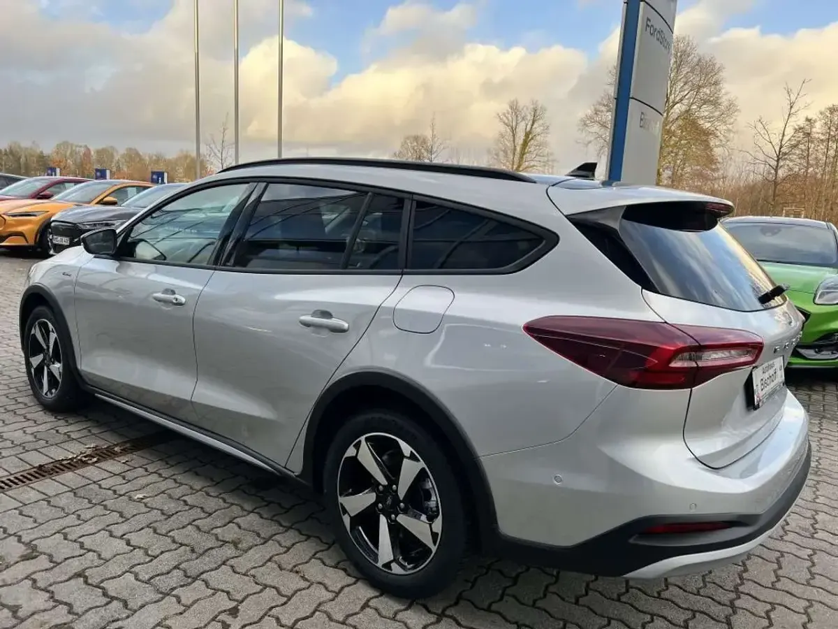 Gebraucht Ford Focus Active 155 PS (114 kW) 2024 Moondust silber metallic Kombi