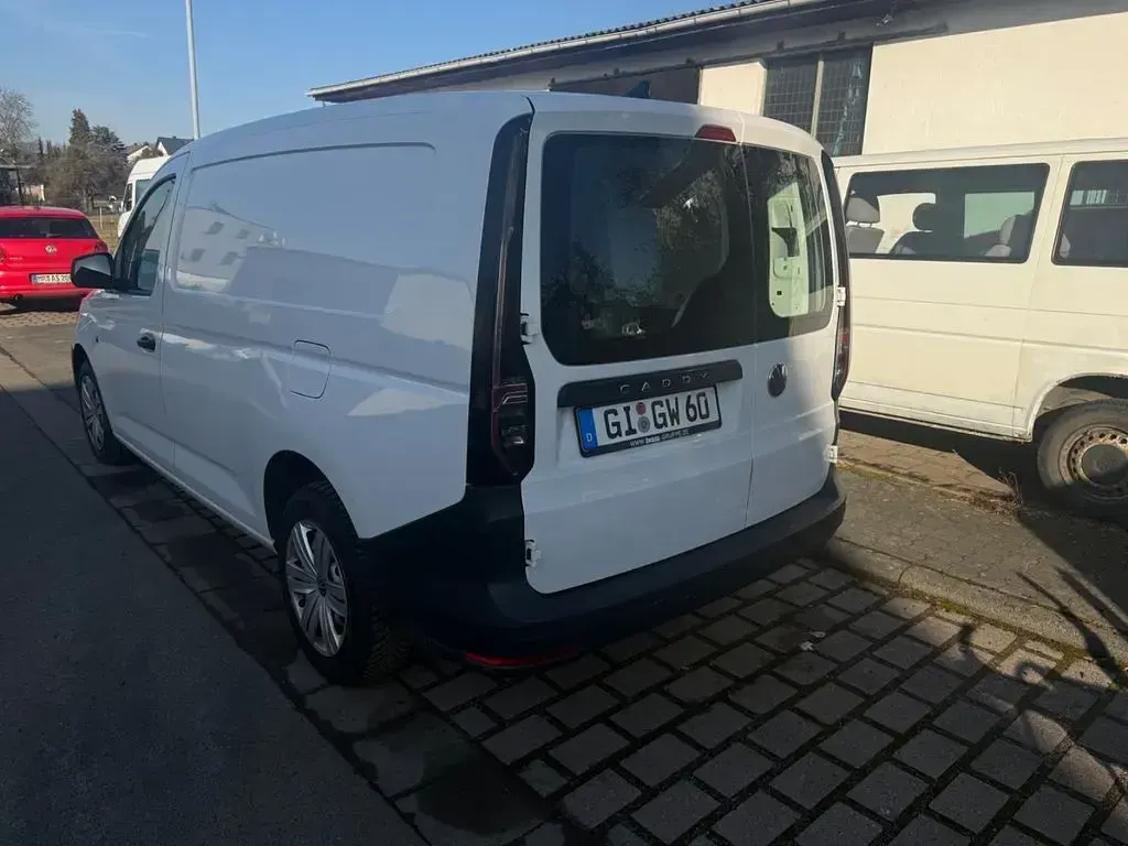 Second-hand VW Caddy 102 CP (75 kW) 2021 Alb Monovolum