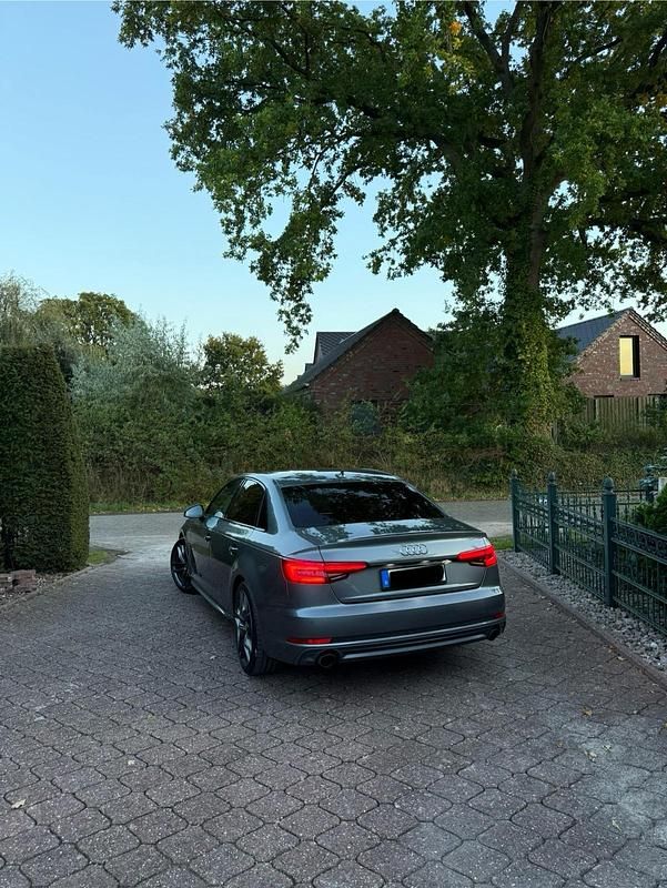 Gebraucht Audi A4 Ambiente 190 PS (139 kW) 2017 Grau Limousine