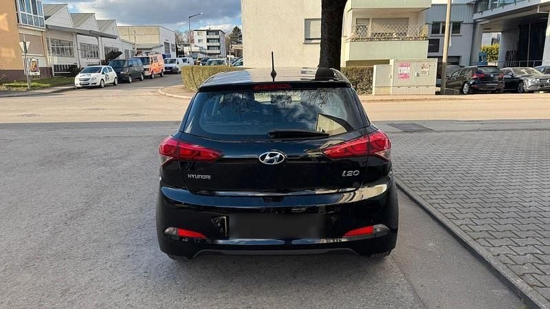 Gebraucht Hyundai i20 Classic 75 PS (55 kW) 2017 Schwarz Kleinwagen