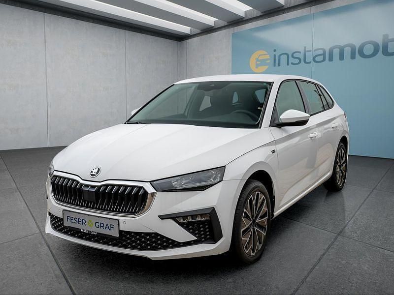 Weiß Gebraucht 2025 Skoda Scala Kleinwagen | 23.499 € (Fairer Preis) - Bild 1/4